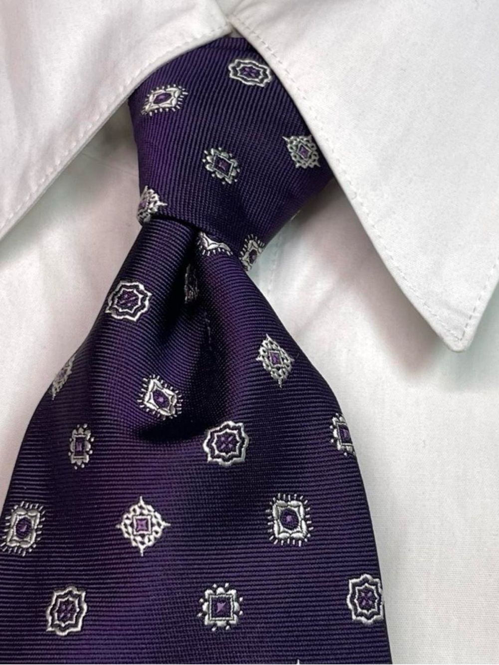 Brooks Brothers SILK Preppy Purple Medallion Tie Made in USA 58"/3 1/4” EUC